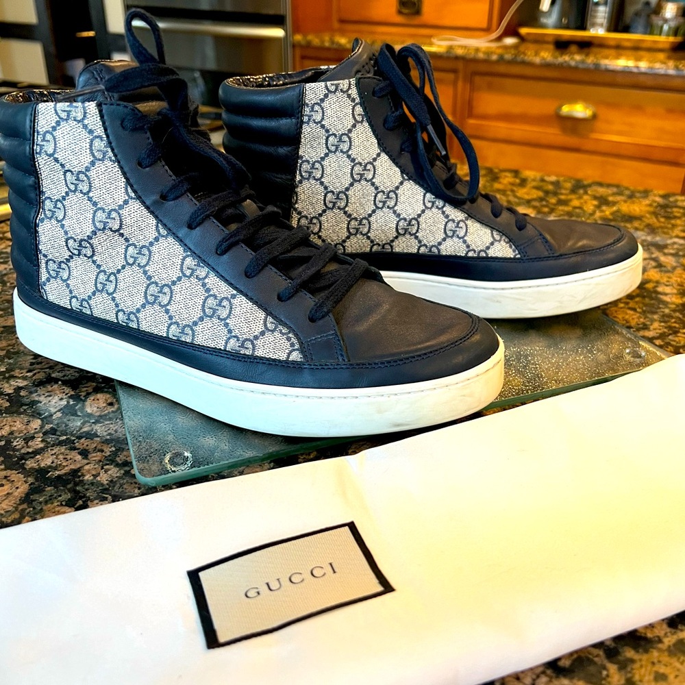 Size 6.5 Navy blue leather with Gucci logo canvas. Authentic. Like new.